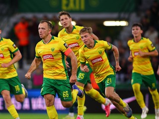 Na snímke radosť z gólu hráčov Žiliny počas prvého zápasu 2. predkola Konferenčnej ligy medzi MŠK Žilina - GKS Katovice.
