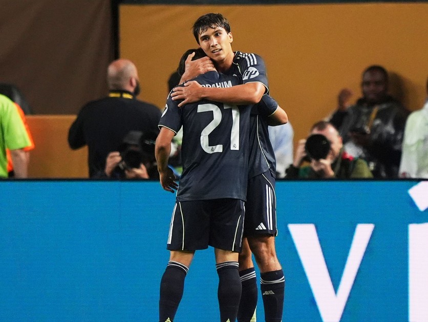 Real Madrid oslavuje gól. 
