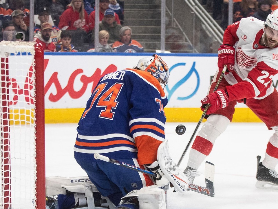 Michael Rasmussen a Stuart Skinner.