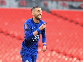 Hakim Ziyech z Chelsea FC sa teší po strelenom góle.