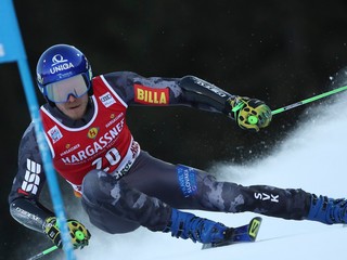 Adam Žampa počas obrovského slalomu v stredisku Alta Badia.