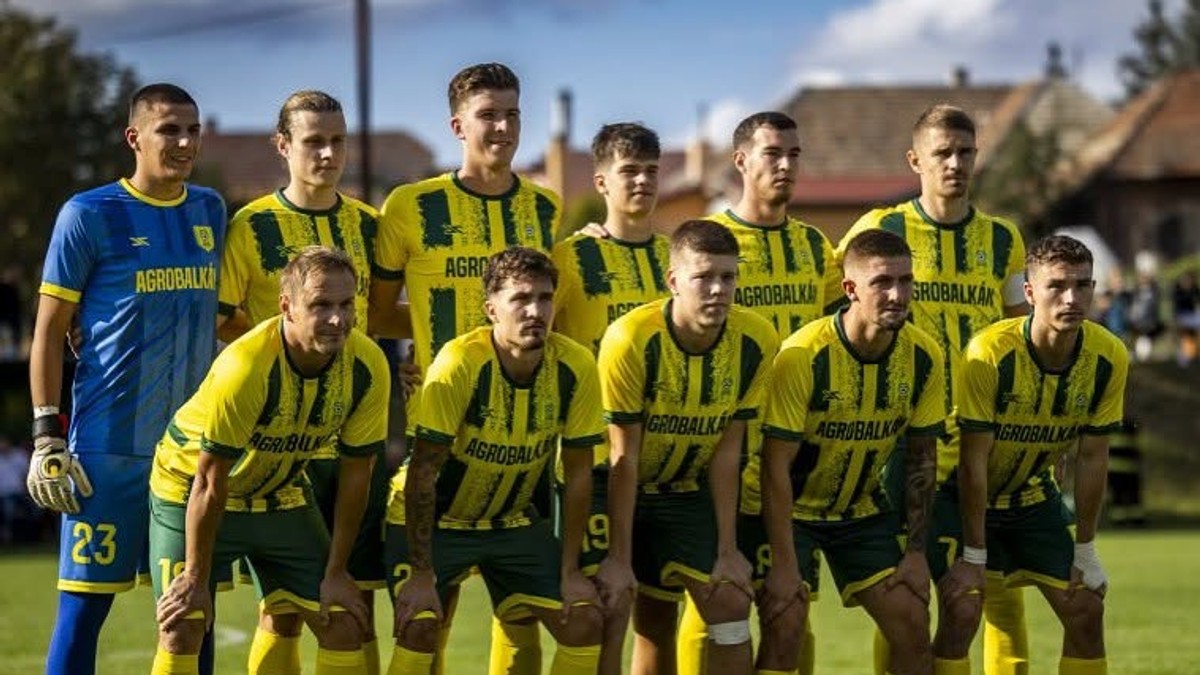 Futbalisti TJ Družstevník Veľké Ludince.