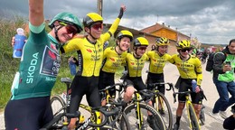 Viktória Chladoňová (vpravo) sa teší po víťazstve Marianne Vosovej v 6. etape Vuelty. 