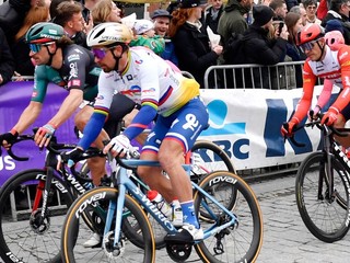 Na snímke slovenský cyklista Peter Sagan na trati pretekov Okolo Flámska 2023. 