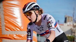 Viktória Chladoňová počas pretekov v cyklokrose.