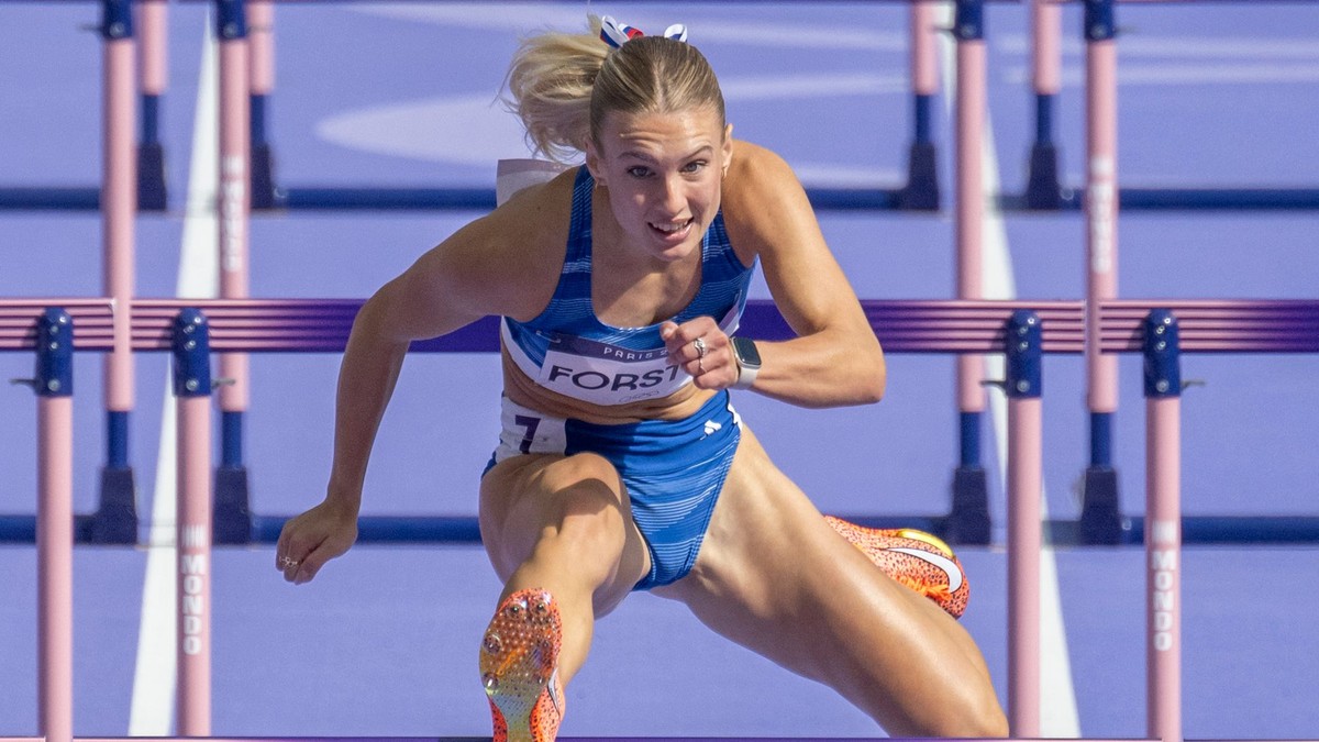 Slovenská šprintérka Viktória Forster počas rozbehov na 100 m cez prekážky na OH 2024.