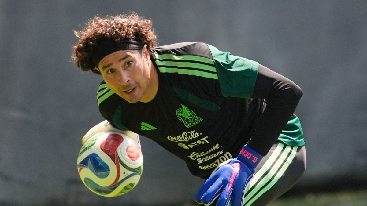 Brankár mexickej futbalovej reprezentácie Guillermo Ochoa.