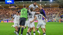 Futbalisti Nemecka sa tešia z tretieho gólu počas zápasu semifinále Nemecko - Francúzsko na ME hráčov do 21 rokov.