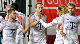 Hráči Bayernu oslavujú gól