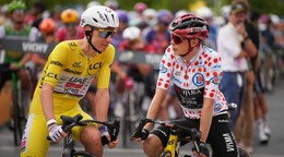 Slovinský cyklista Tadej Pogačar (vľavo) a Dán Jonas Vingegaard počas Tour de France 2026.