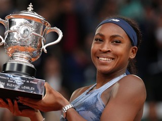 Coco Gauffová s trofejou po víťazstve na Roland Garros 2025.