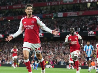 Nemecký útočník Kai Havertz skóruje v drese Arsenalu v zápase proti Coventry City.