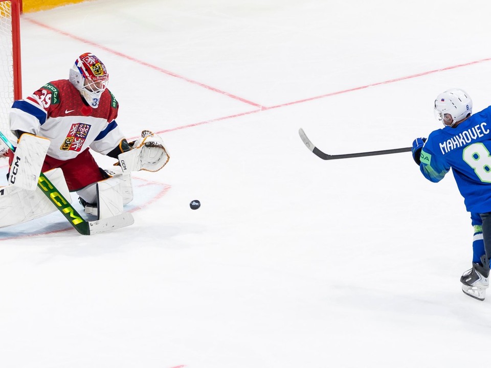 Marcel Mahkovec strieľa víťazný gól proti Česku.