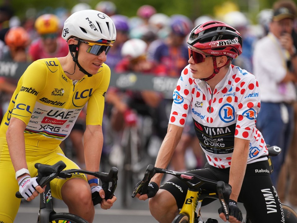 Slovinský cyklista Tadej Pogačar (vľavo) a Dán Jonas Vingegaard počas Tour de France 2026.