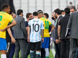 Zápas Argentína - Brazília prerušili.
