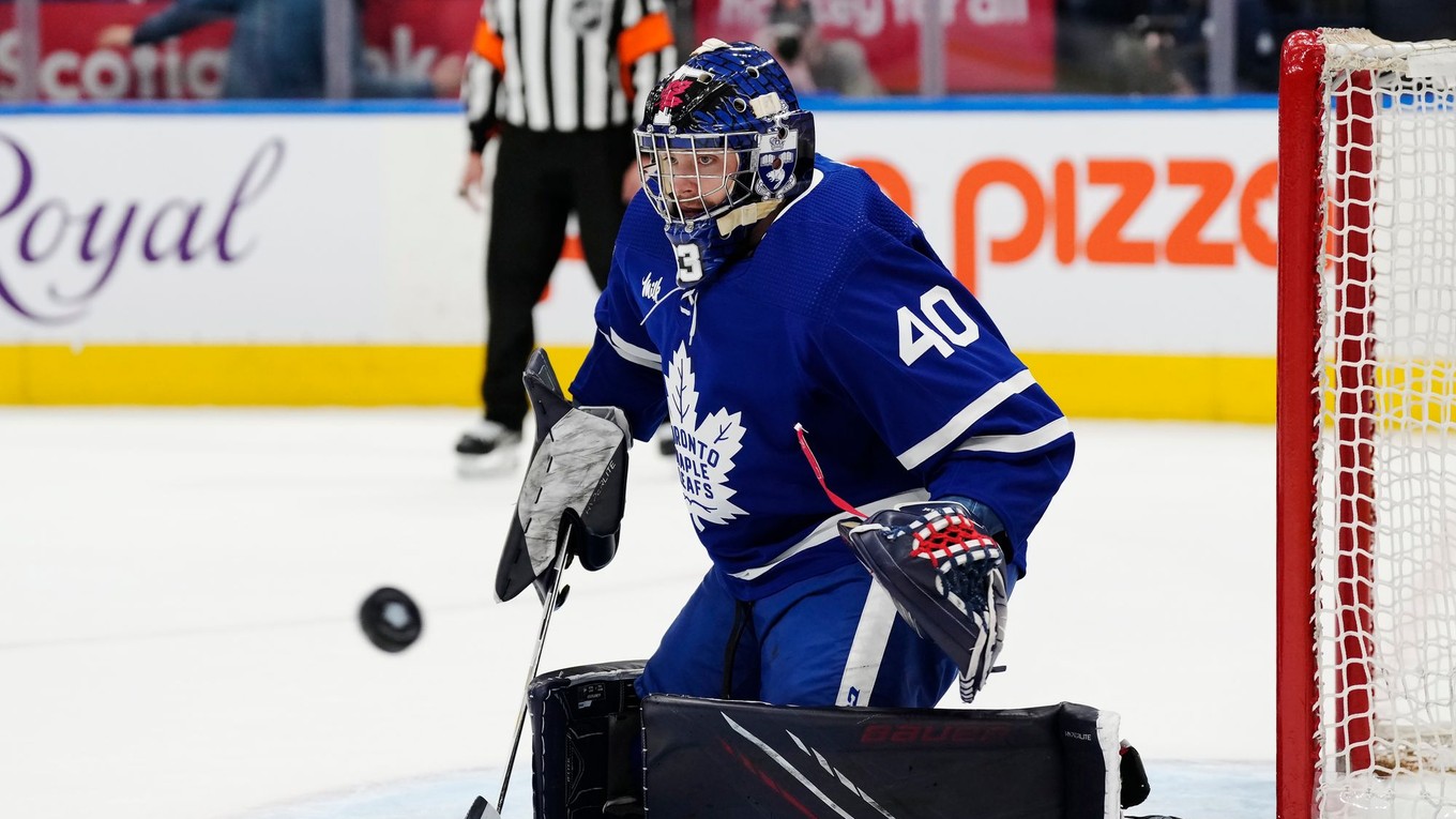 Brankár Jett Alexander v drese Toronta Maple Leafs.