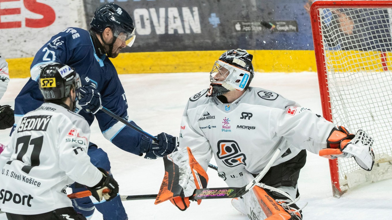 Brankár Košíc Dominik Riečický v semifinále proti Slovanu Bratislava.