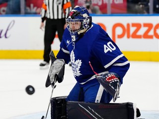 Brankár Jett Alexander v drese Toronta Maple Leafs.