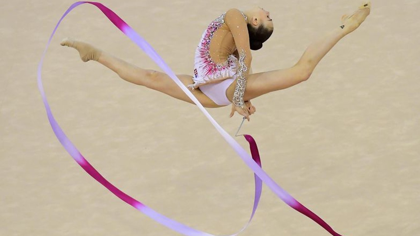 Gymnastka Hatakedová ako 21 - ročná z dôvodu zranenia ukončila kariéru.