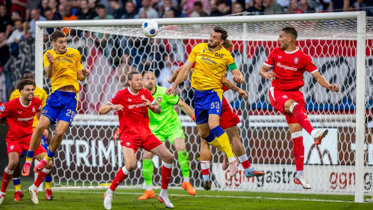 Momentka zo zápasu Twente Enschede - DAC Dunajská Streda.