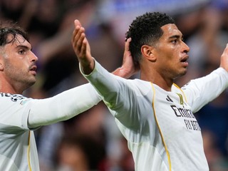 Jude Bellingham (vpravo) sa teší z gólu v zápase Ligy majstrov Real Madrid - Juventus Turín.