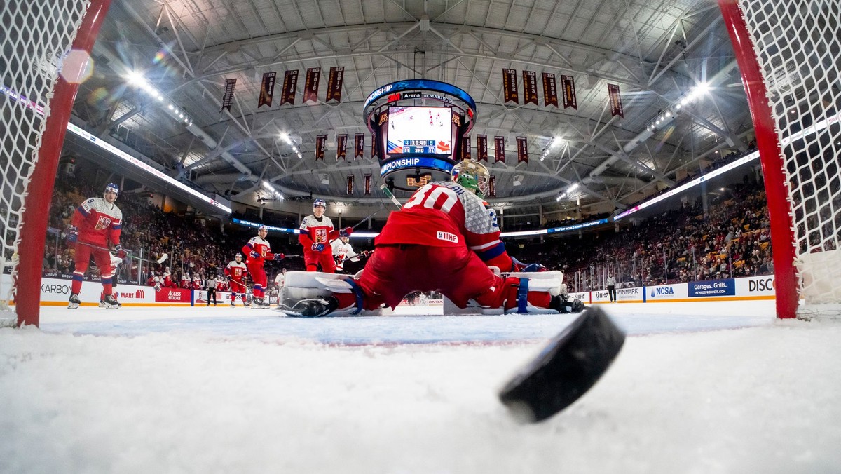 Momentka zo zápasu Kanada - Česko na MS U20.