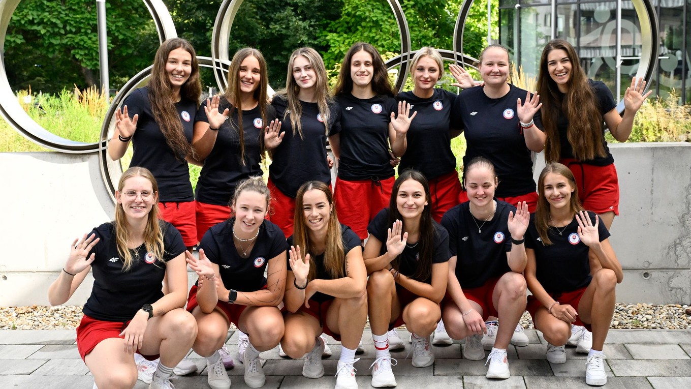 Slovenské florbalové reprezentantky počas odchodu na Svetové hry do Číny.