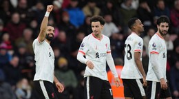 Mohamed Salah (vľavo) sa teší po strelenom góle v zápase AFC Bournemouth - Liverpool FC v 24. kole Premier League.