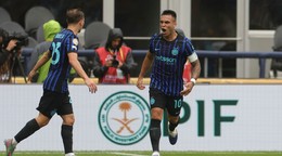 Inter Miláno oslavuje gól. 