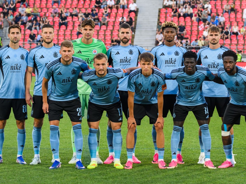Na snímke základná zostava Slovana pred prvým zápasom 2. predkola Ligy majstrov FC Iberia 1999 Tbilisi - ŠK Slovan Bratislava 21. júla 2026 v Tbilisi.
