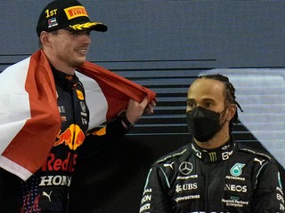 Max Verstappen a Lewis Hamilton.