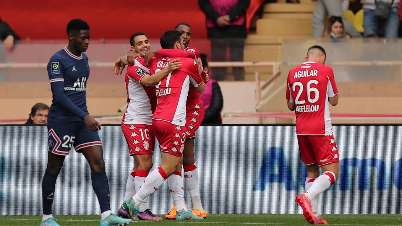 Futbalisti AS Monaco sa tešia po strelenom góle.