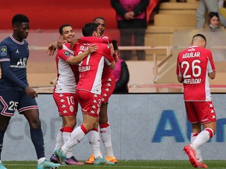 Futbalisti AS Monaco sa tešia po strelenom góle.