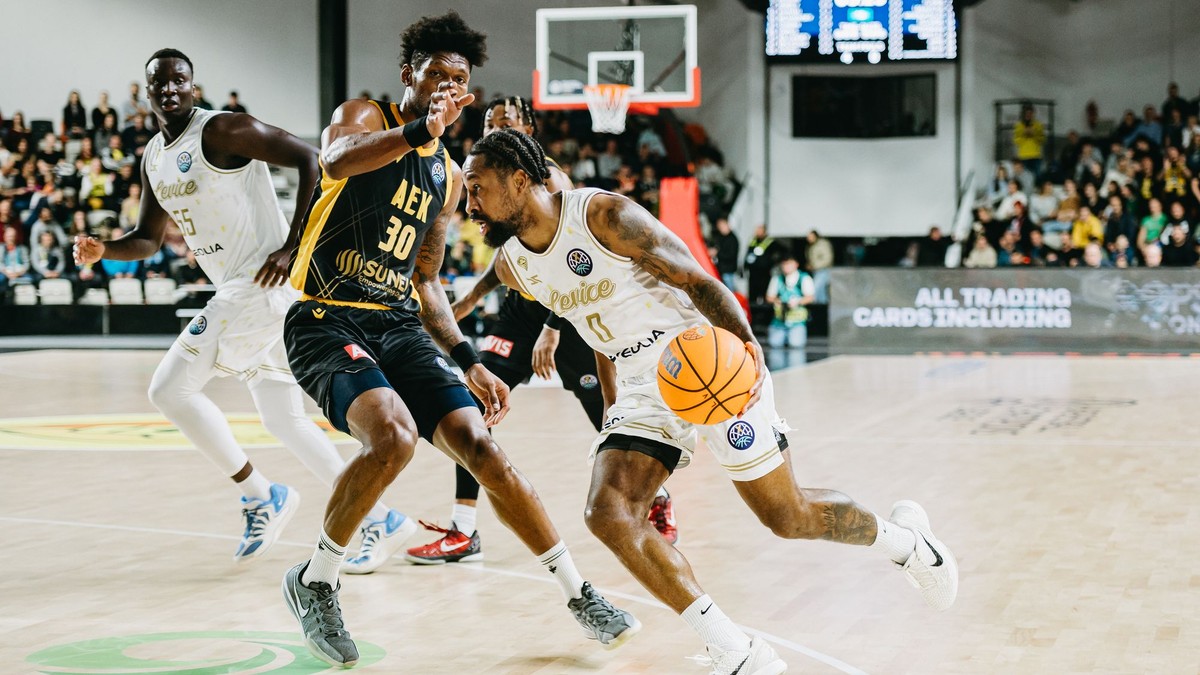 Momentka zo zápasu Patrioti Levice - AEK Atény v Lige majstrov. 