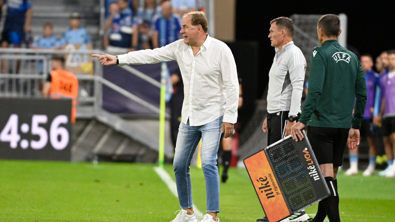 Vladimír Weiss st.na lavičke Slovana