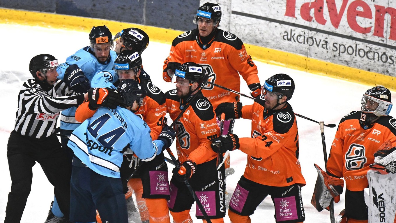 Šarvátka počas zápasu HC Košice - HC Slovan Bratislava 