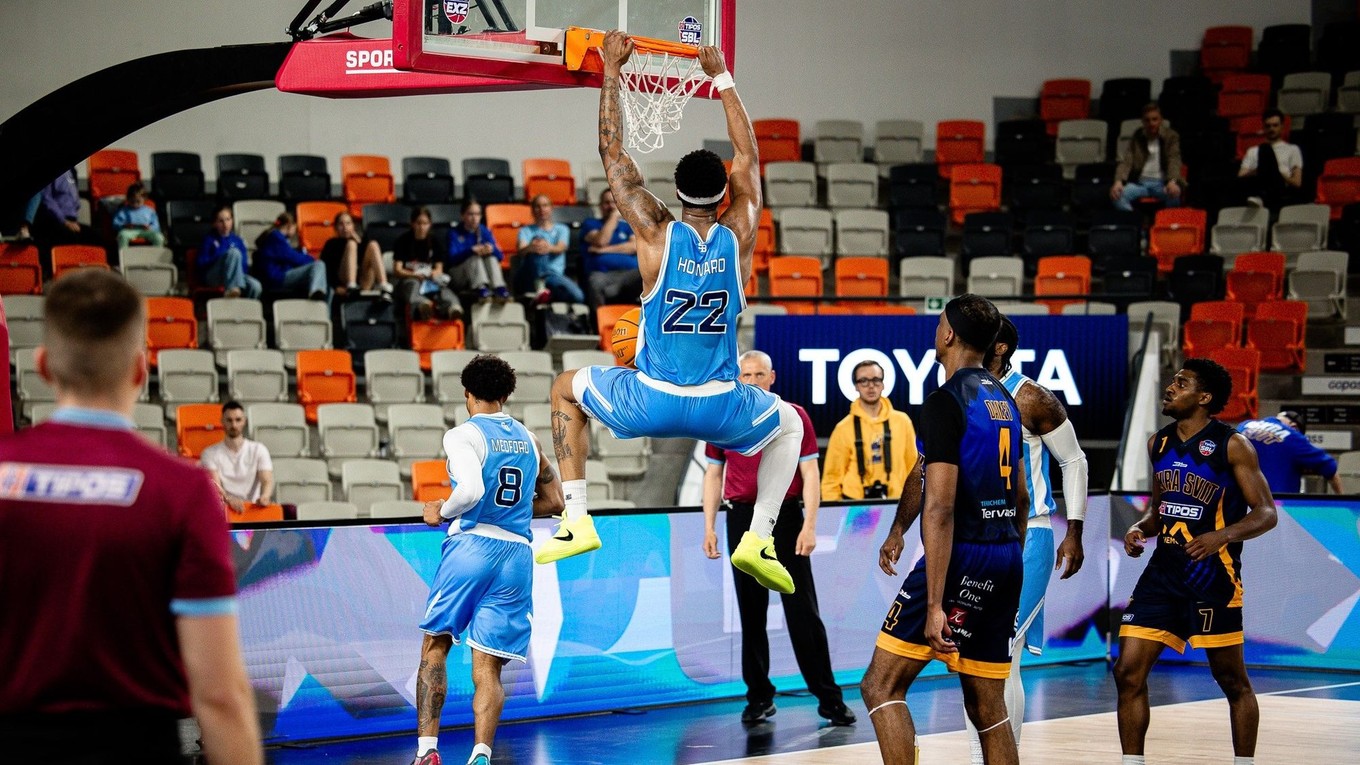 Momentka zo zápasu BC Slovan Bratislava - Iskra Svit v 3. zápase štvrťfinále Tipos SBL. 