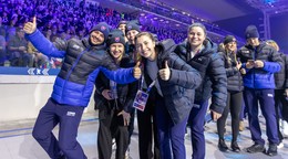 Slovenskí reprezentanti počas úvodného ceremoniálu na Zímných Svetových univerzitných hrách 2025.