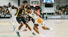 Momentka zo zápasu Patrioti Levice - AEK Atény v Lige majstrov.