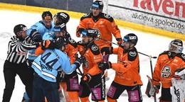 Šarvátka počas zápasu HC Košice - HC Slovan Bratislava