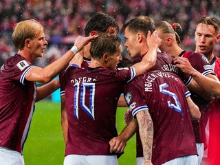 Alexander Sorloth oslavuje gól v zápase Nórsko - Taliansko. 