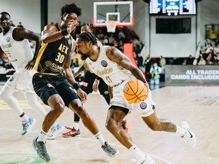 Momentka zo zápasu Patrioti Levice - AEK Atény v Lige majstrov.