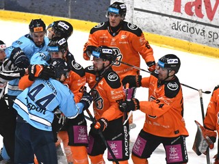 Šarvátka počas zápasu HC Košice - HC Slovan Bratislava