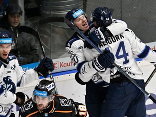 Hráči Popradu sa radujú v zápase 15. kola Tipsport ligy HK Poprad – HC Košice.