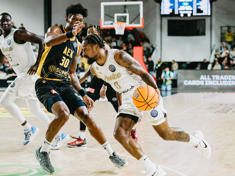 Momentka zo zápasu Patrioti Levice - AEK Atény v Lige majstrov. 