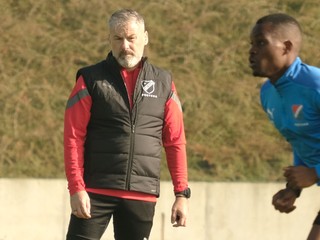 Tréner Pavel Hapal počas tréningu FC Baník Ostrava.