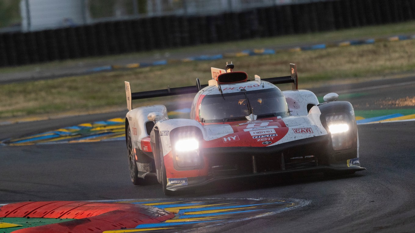 Víťazné auto Toyota počas Le Mans 2022.
