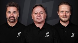 Pavel Patera (v strede) sa stal novým trénerom Karlových Varov