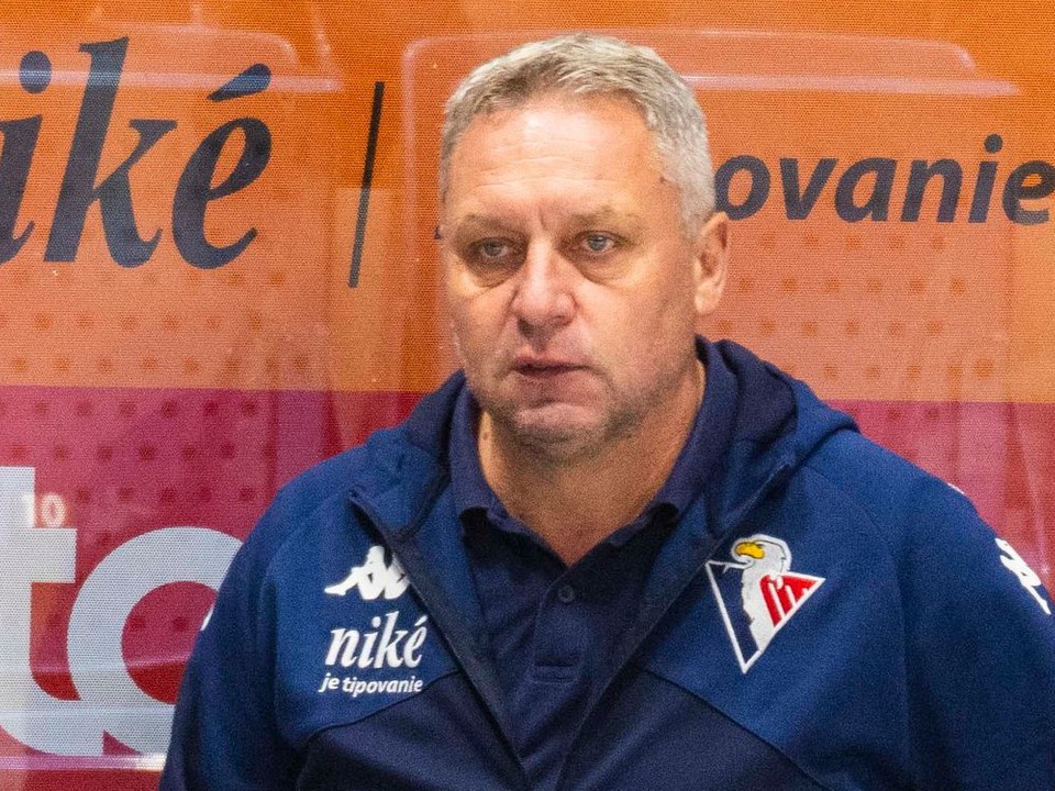 Tréner HC Slovan Bratislava Peter Oremus počas zápasu 1. kola Tipos extraligy HC Slovan Bratislava - HC Mikron Nové Zámky.