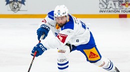 Slovenský hokejista Tomáš Tatar v drese švajčiarskeho Zugu.